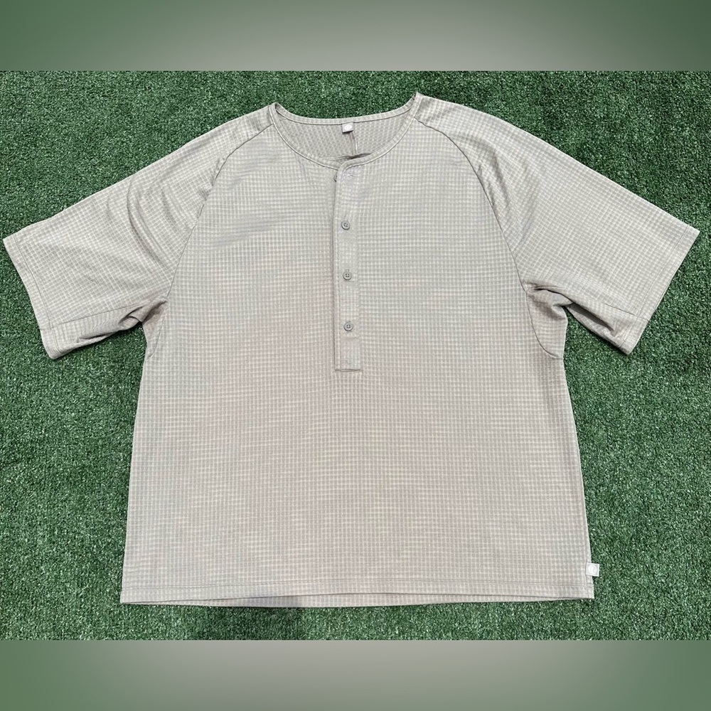 Lululemon Textured Grid Short Sleeve Henley Shirt Desert Stone Beige Men’s XL